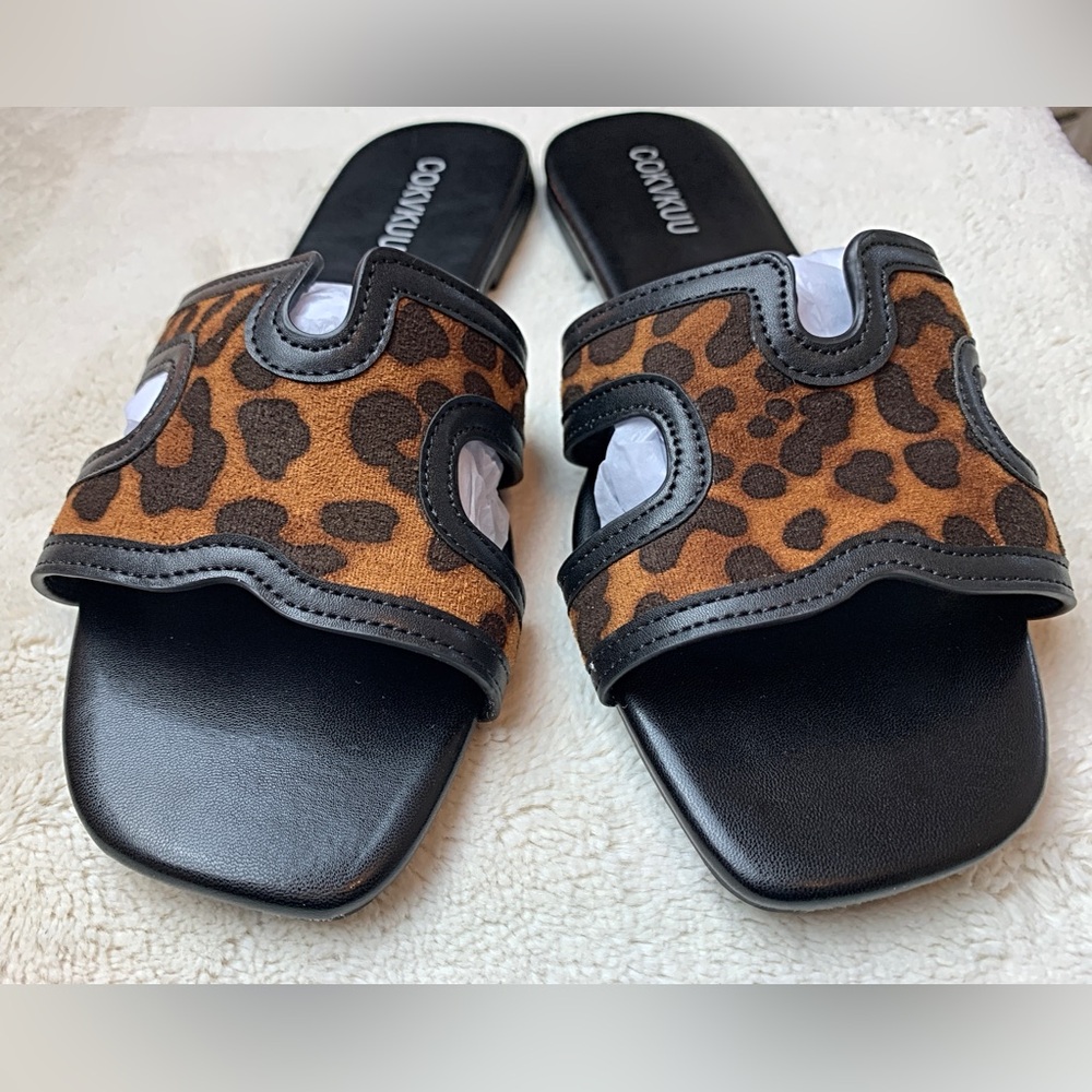 Faux leather/suede leopard print flat sandals. - Picture 3 of 4